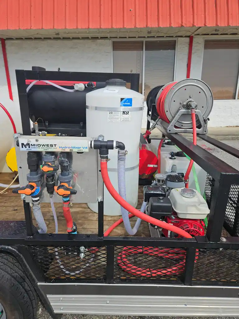 Mobile washing rig with hose reels and a hydro-mixer manifold